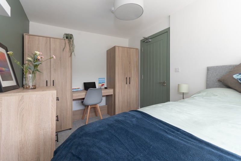 Room Dereham Way in Poole
