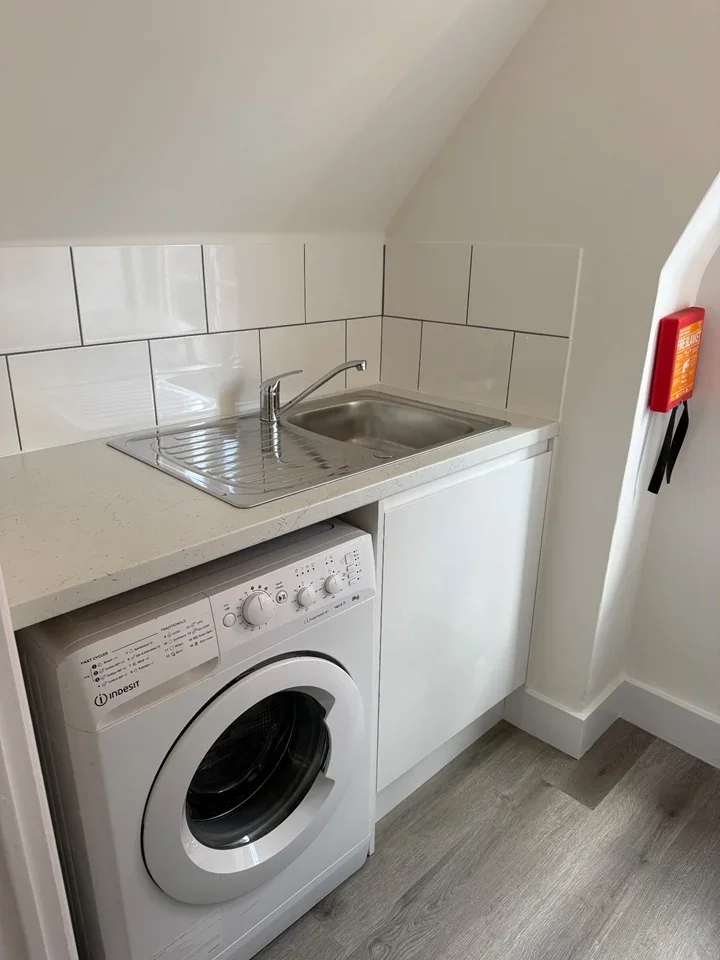 Flat Willesden Lane in Greater London