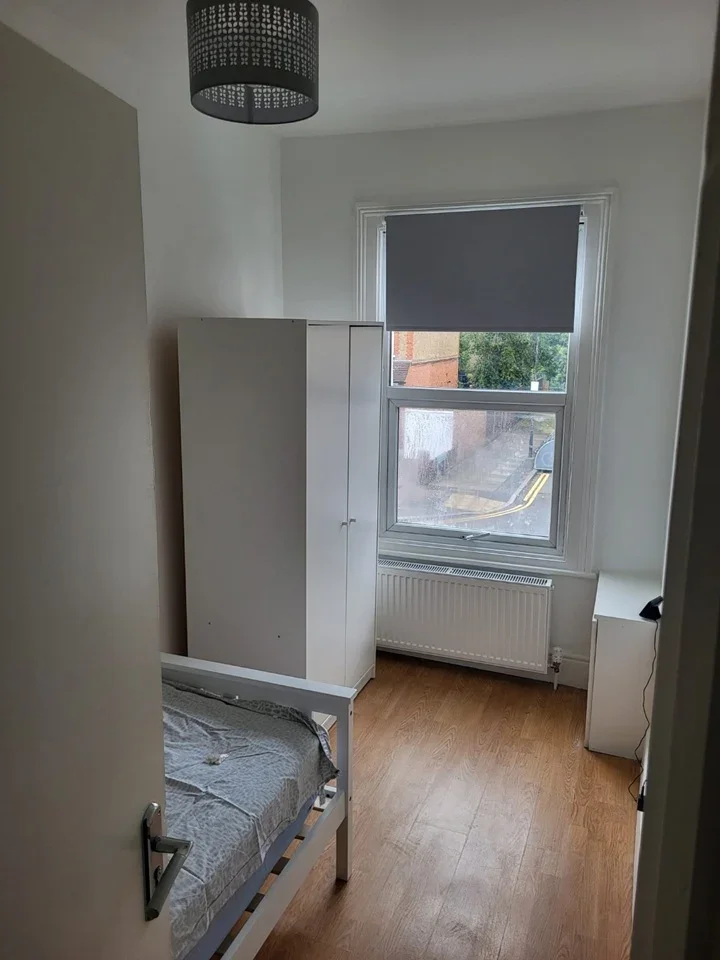 Room Marlow Road in Greater London