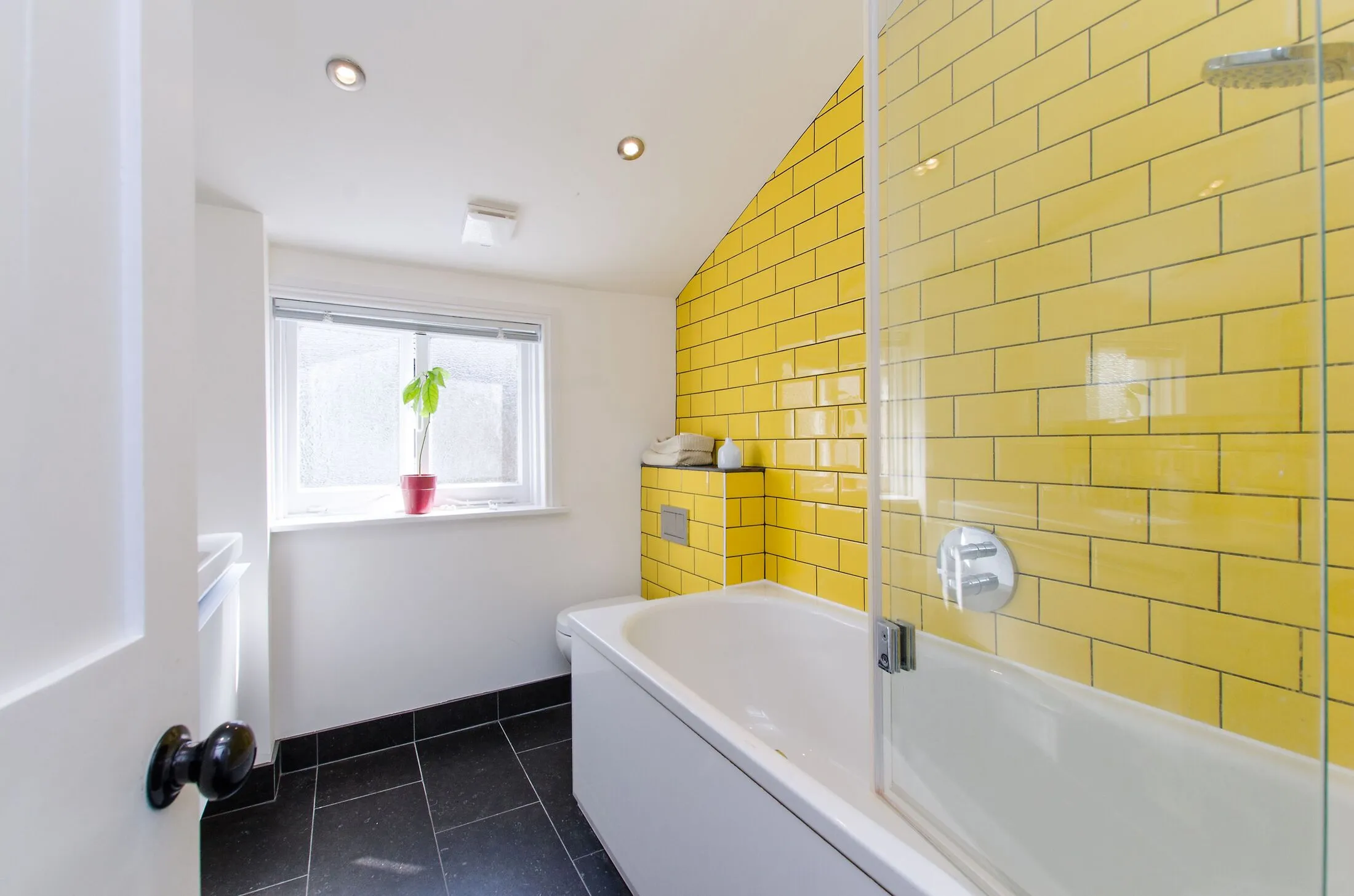Flat Gosberton Road in Greater London