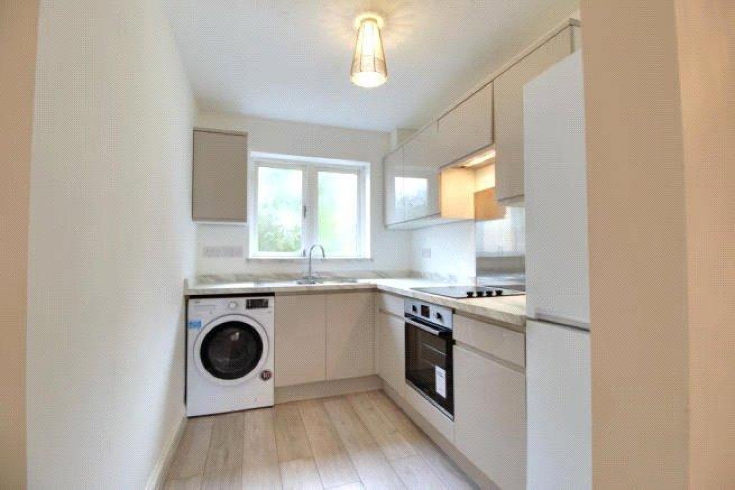Flat Shepherds Lane in Bracknell