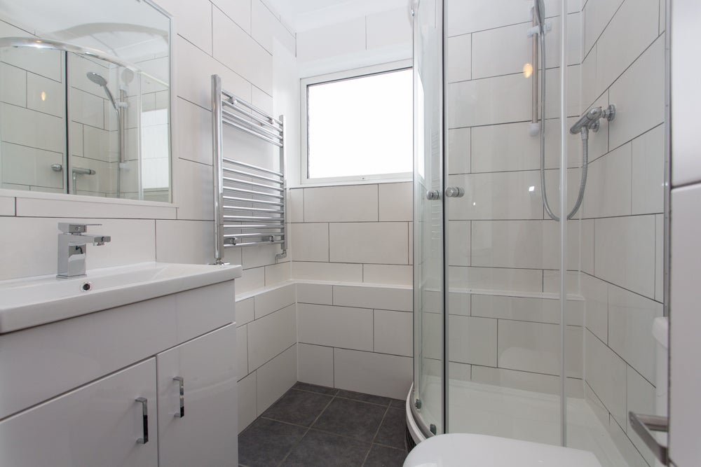 Room Mayfair Close in Greater London