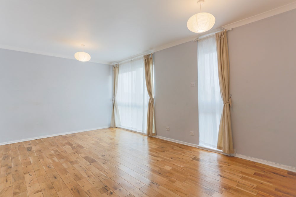 Room Mayfair Close in Greater London