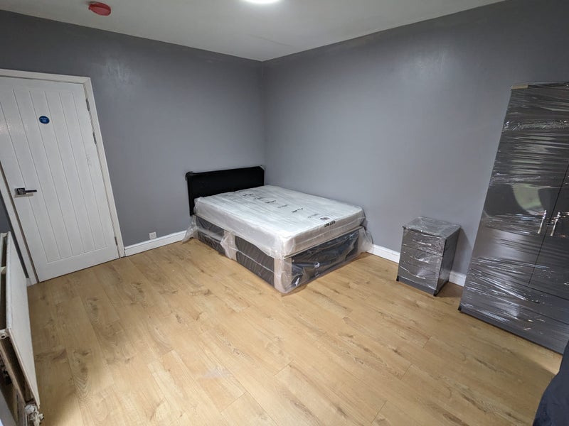 Room Biggin Close in Birmingham