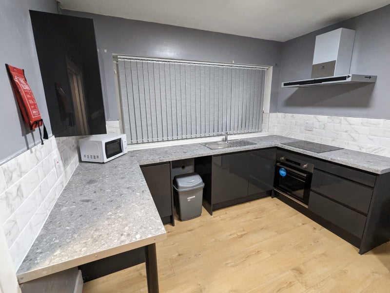 Room Biggin Close in Birmingham