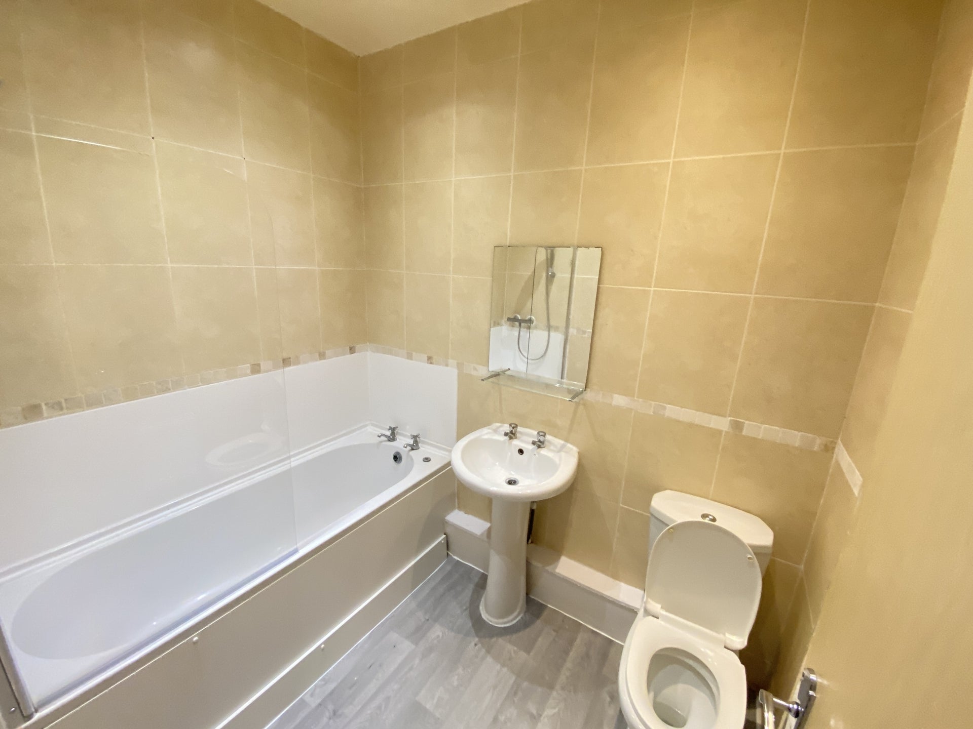 Flat Whetstone Lane in Birkenhead