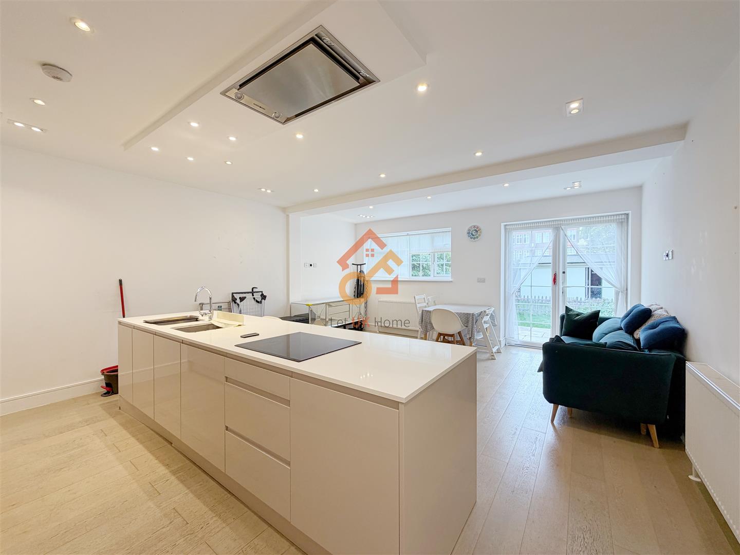 House Ravenscroft Avenue in Greater London