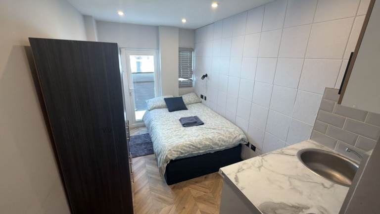 Flat Adelaide Road in Greater London