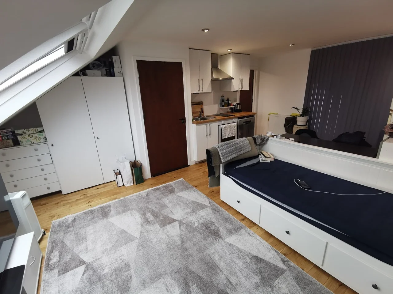 Room Empire Avenue in Greater London
