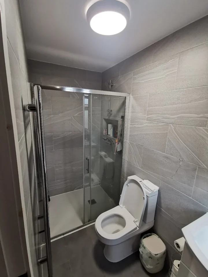 Room Empire Avenue in Greater London