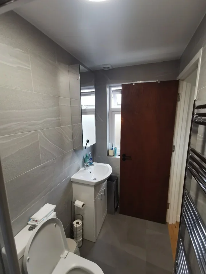 Room Empire Avenue in Greater London