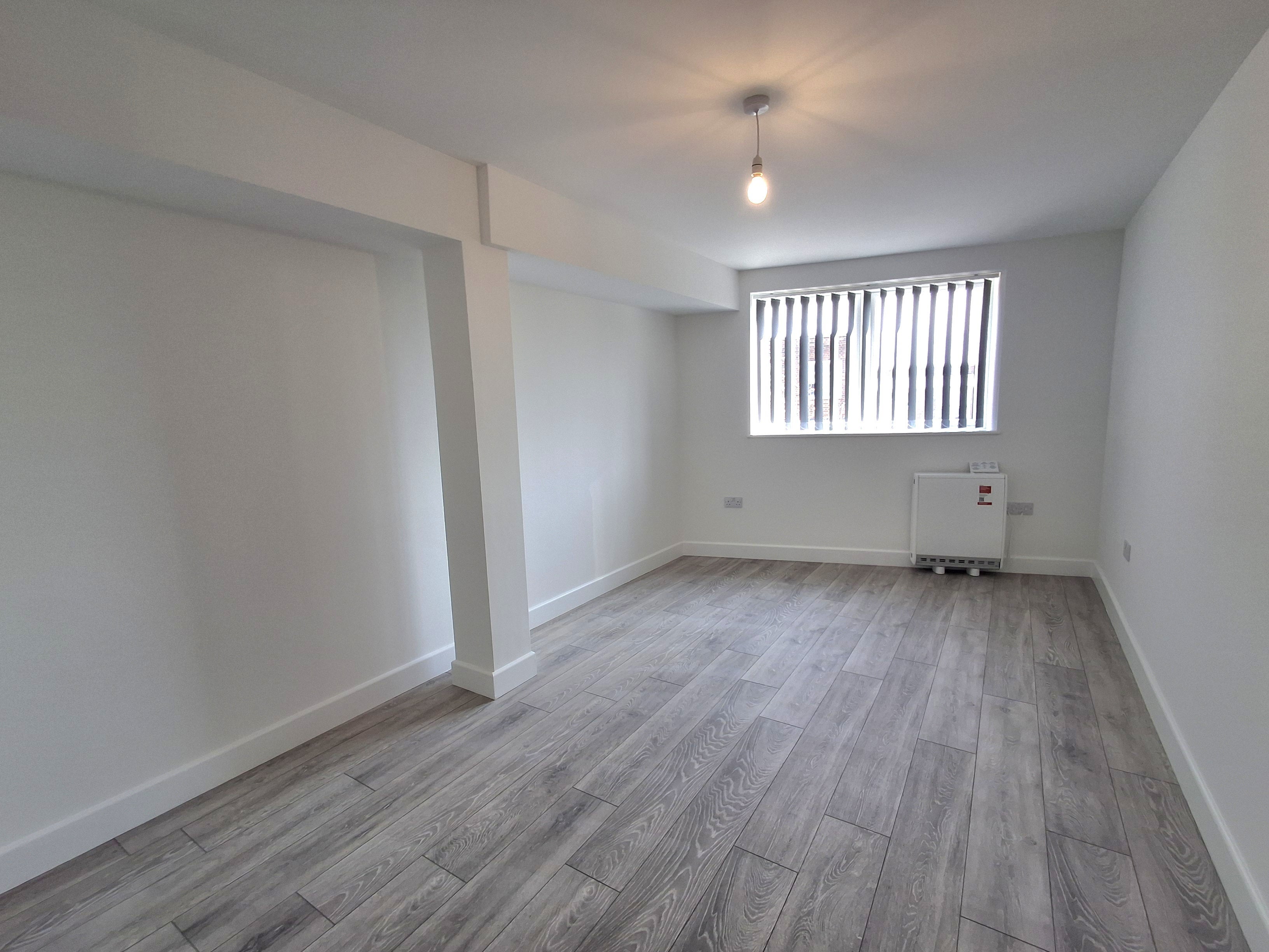 Flat Wellington Way in Waterlooville