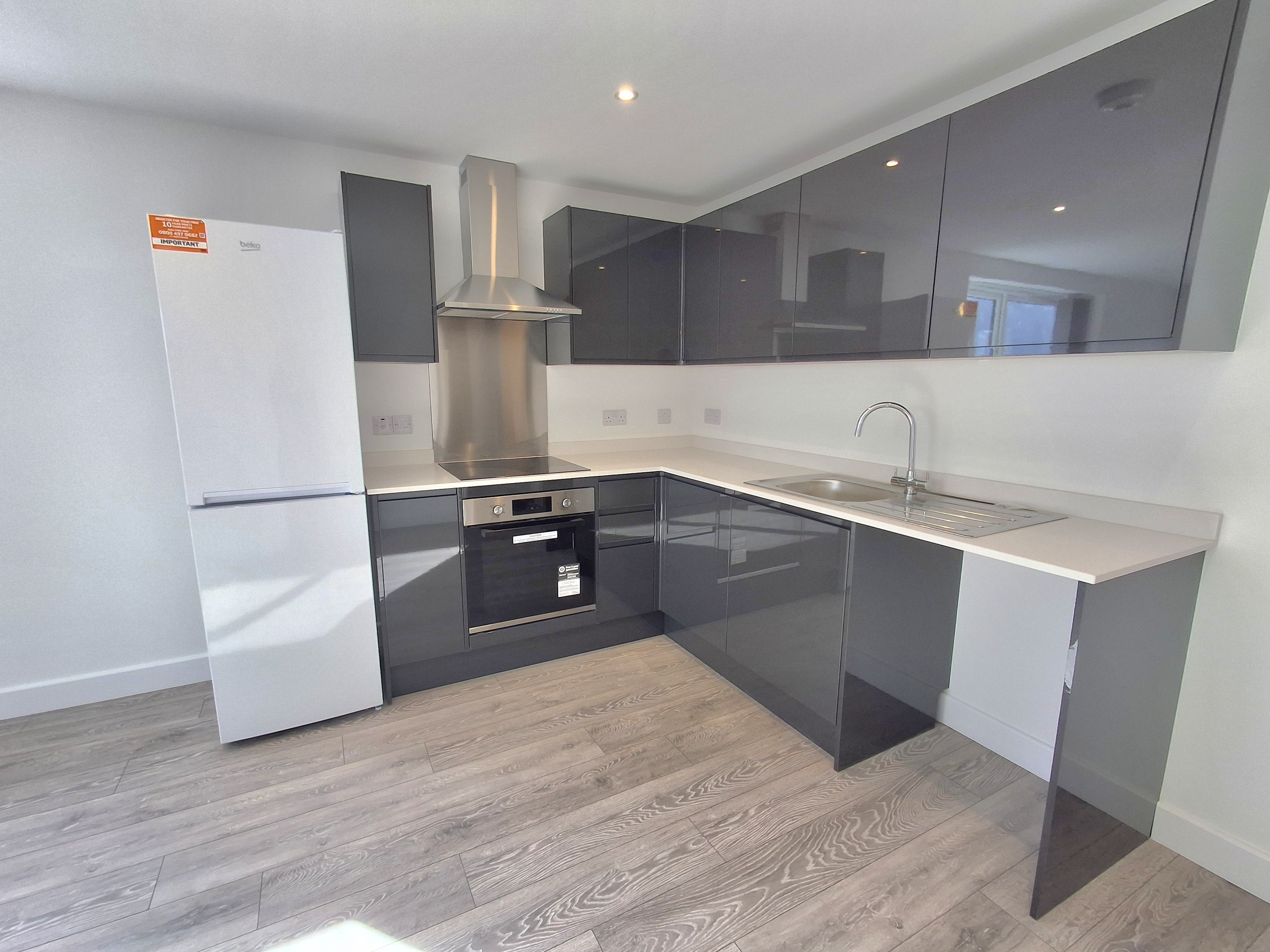 Flat Wellington Way in Waterlooville
