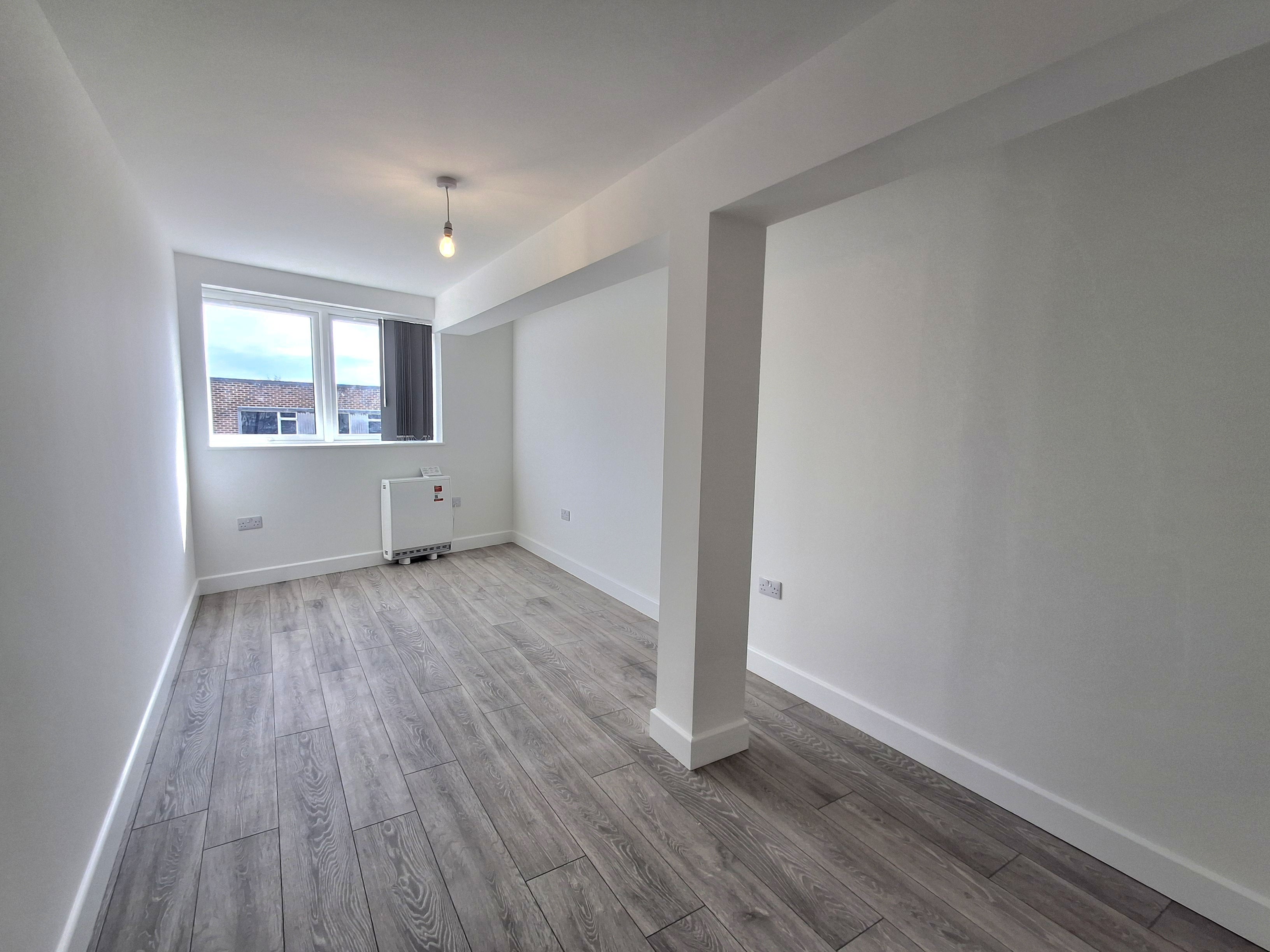 Flat Wellington Way in Waterlooville