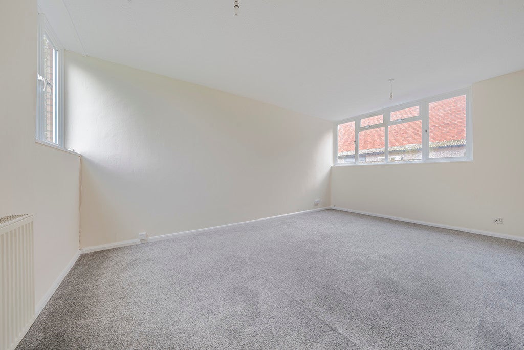 Flat Belmont Close in Greater London