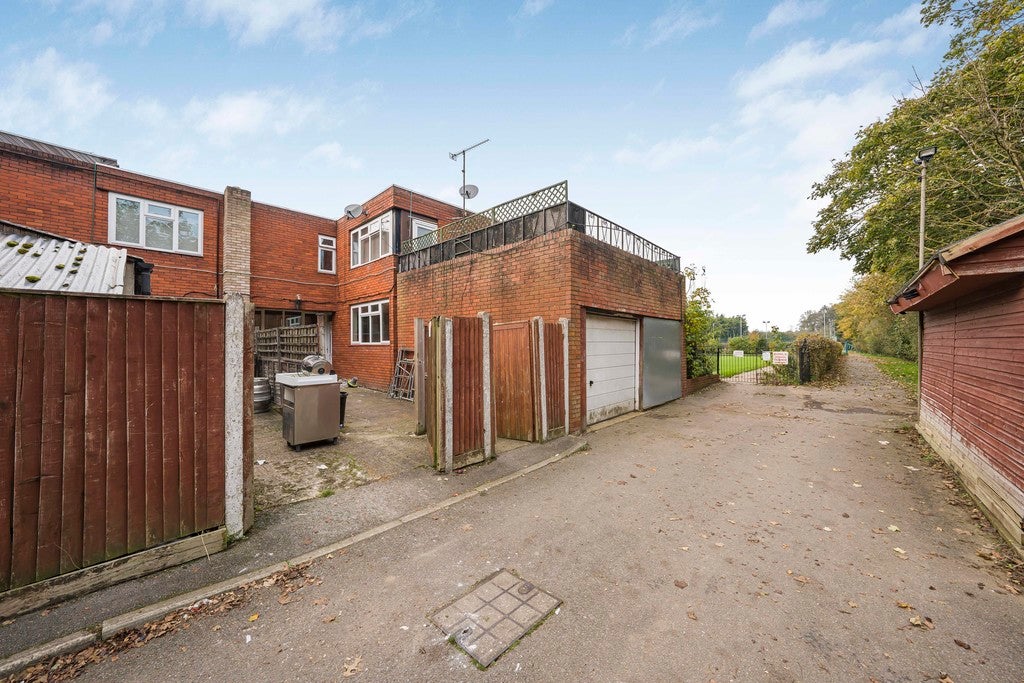 Flat Belmont Close in Greater London