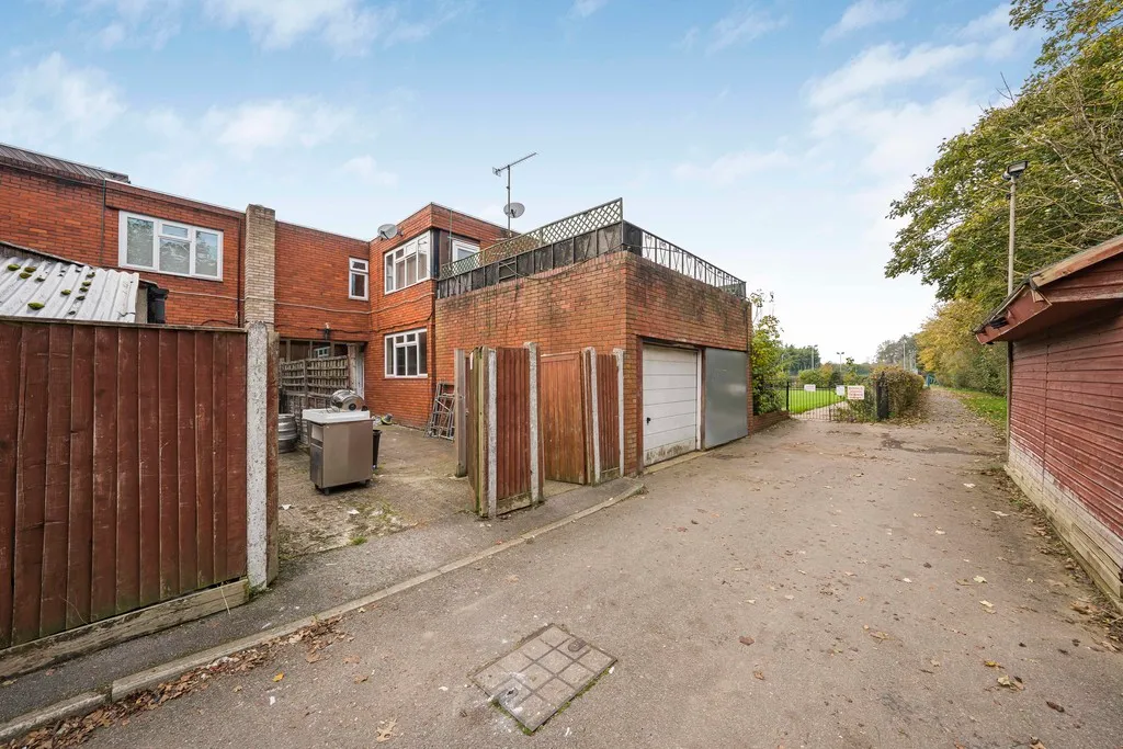 Flat Belmont Close in Greater London