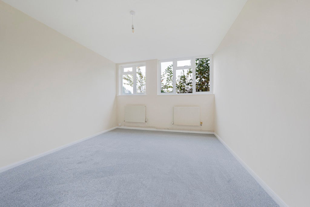Flat Belmont Close in Greater London