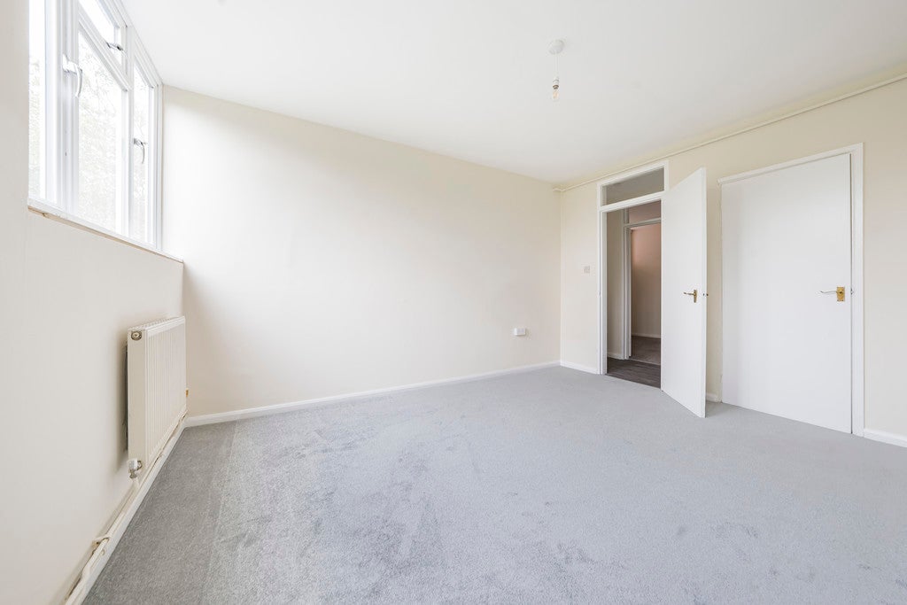 Flat Belmont Close in Greater London
