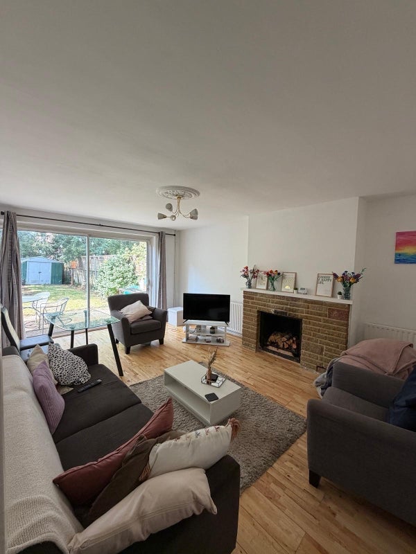 Room Clarence Crescent in Greater London