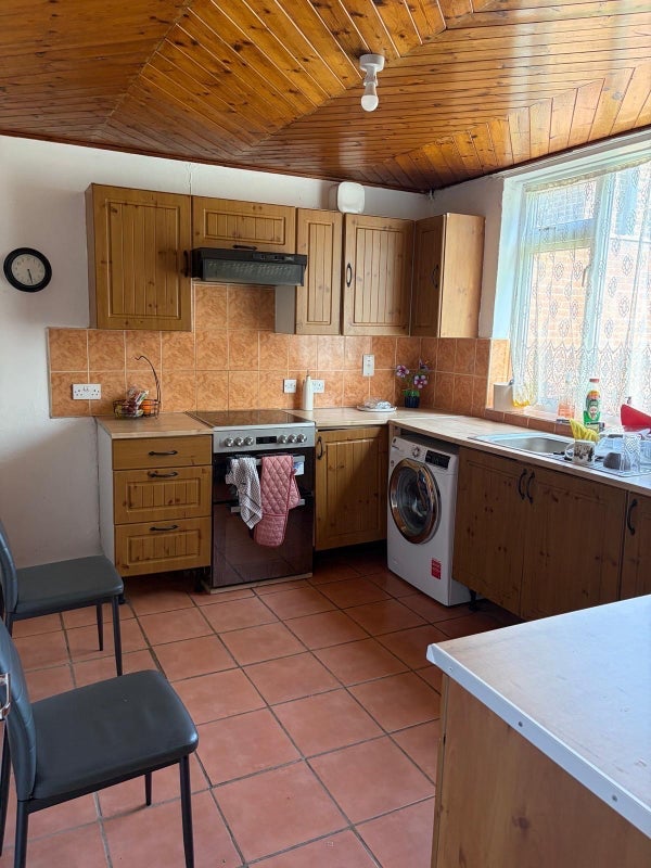 Room Clarence Crescent in Greater London