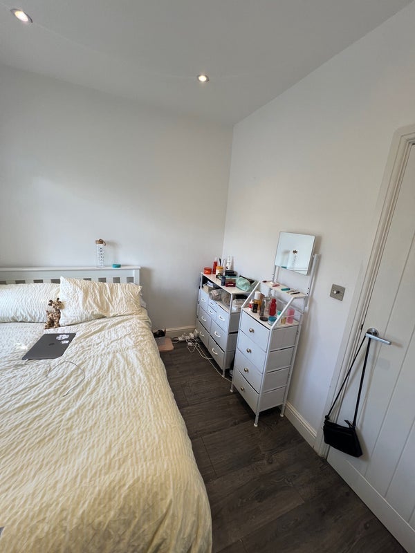 Room Bisterne Avenue in Greater London