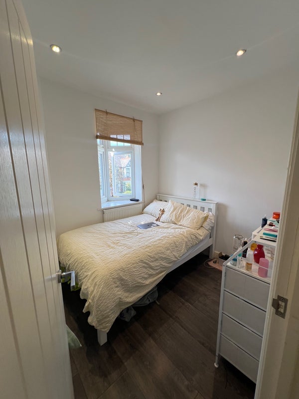 Room Bisterne Avenue in Greater London