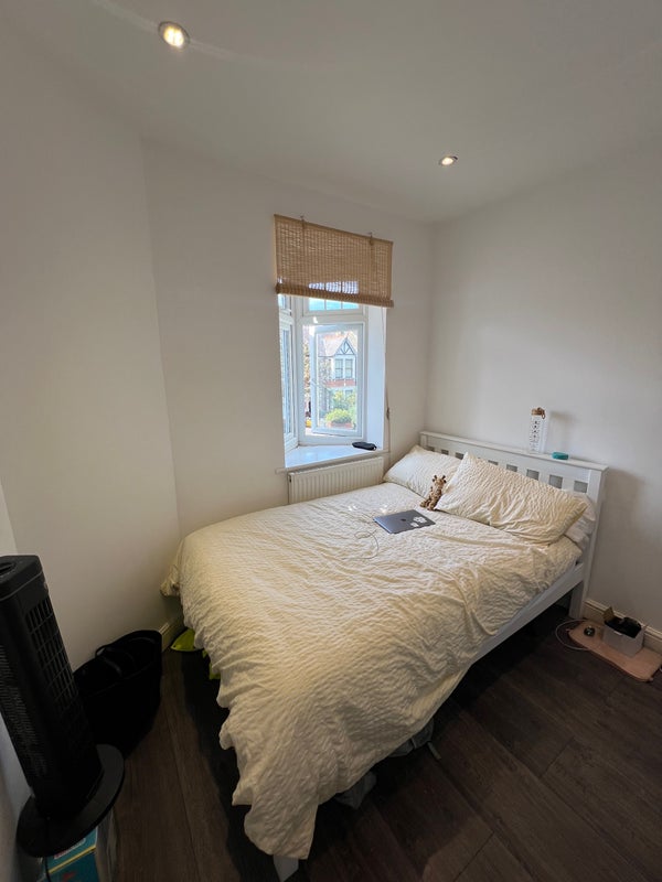 Room Bisterne Avenue in Greater London