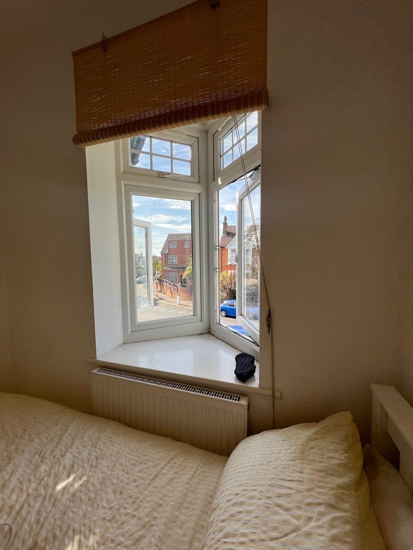 Room Bisterne Avenue in Greater London