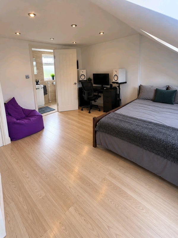 Room Birchdale Road in Greater London
