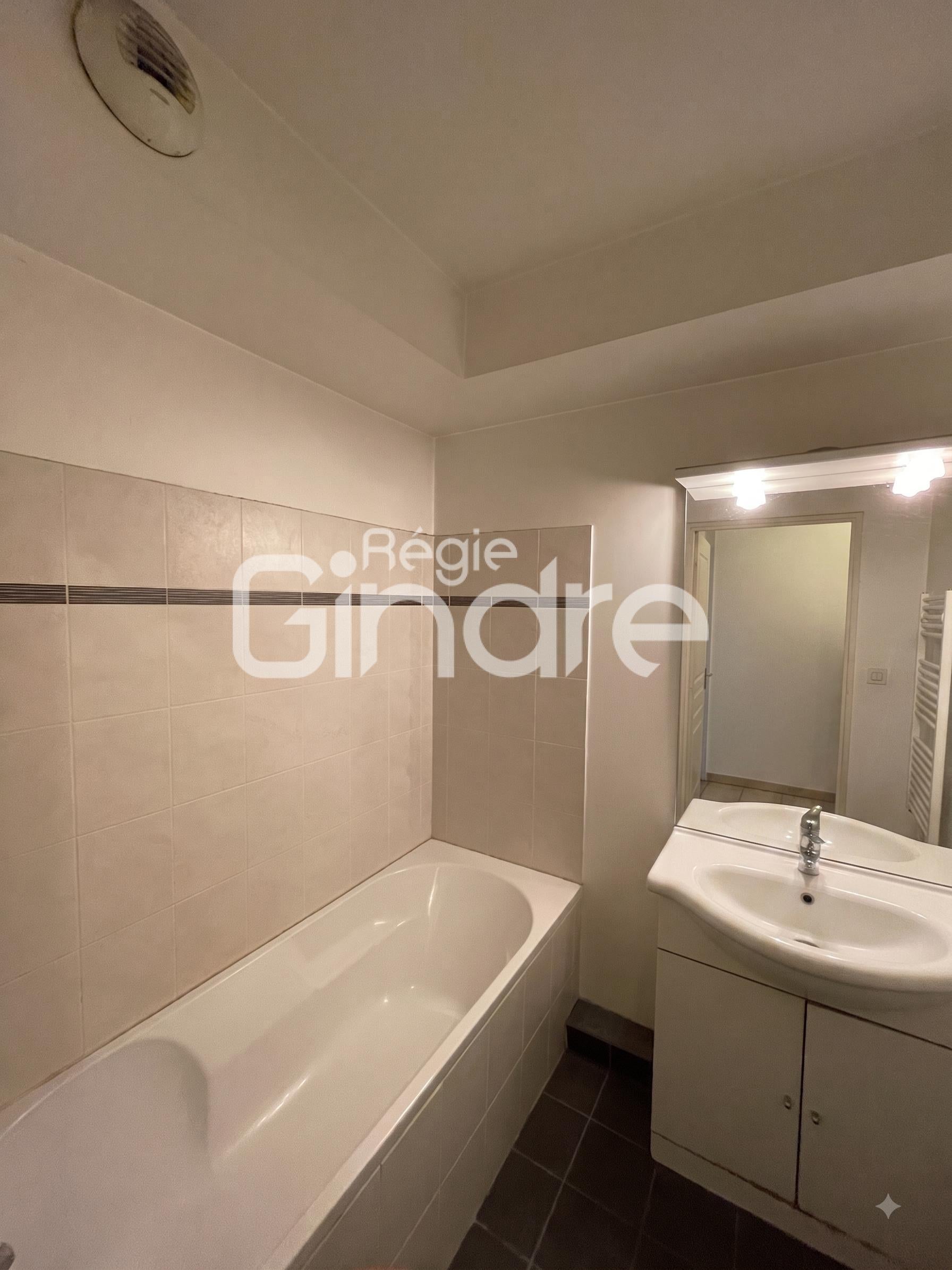 Flat Rue Narcisse Bertholey in Oullins-Pierre-Bénite