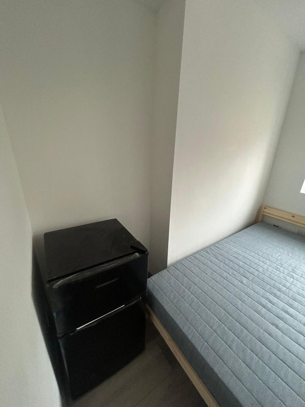 Room Gray's Road in Slough