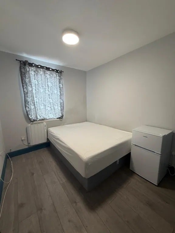 Room Gray's Road in Slough