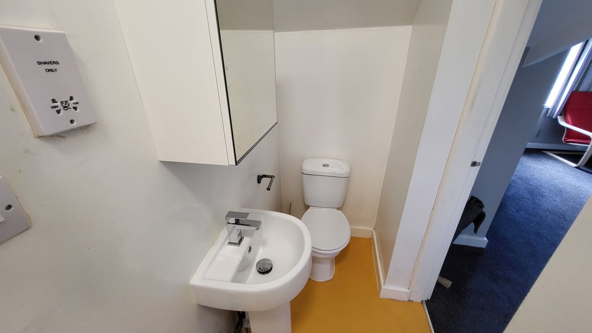 Room Auckland Road in Doncaster