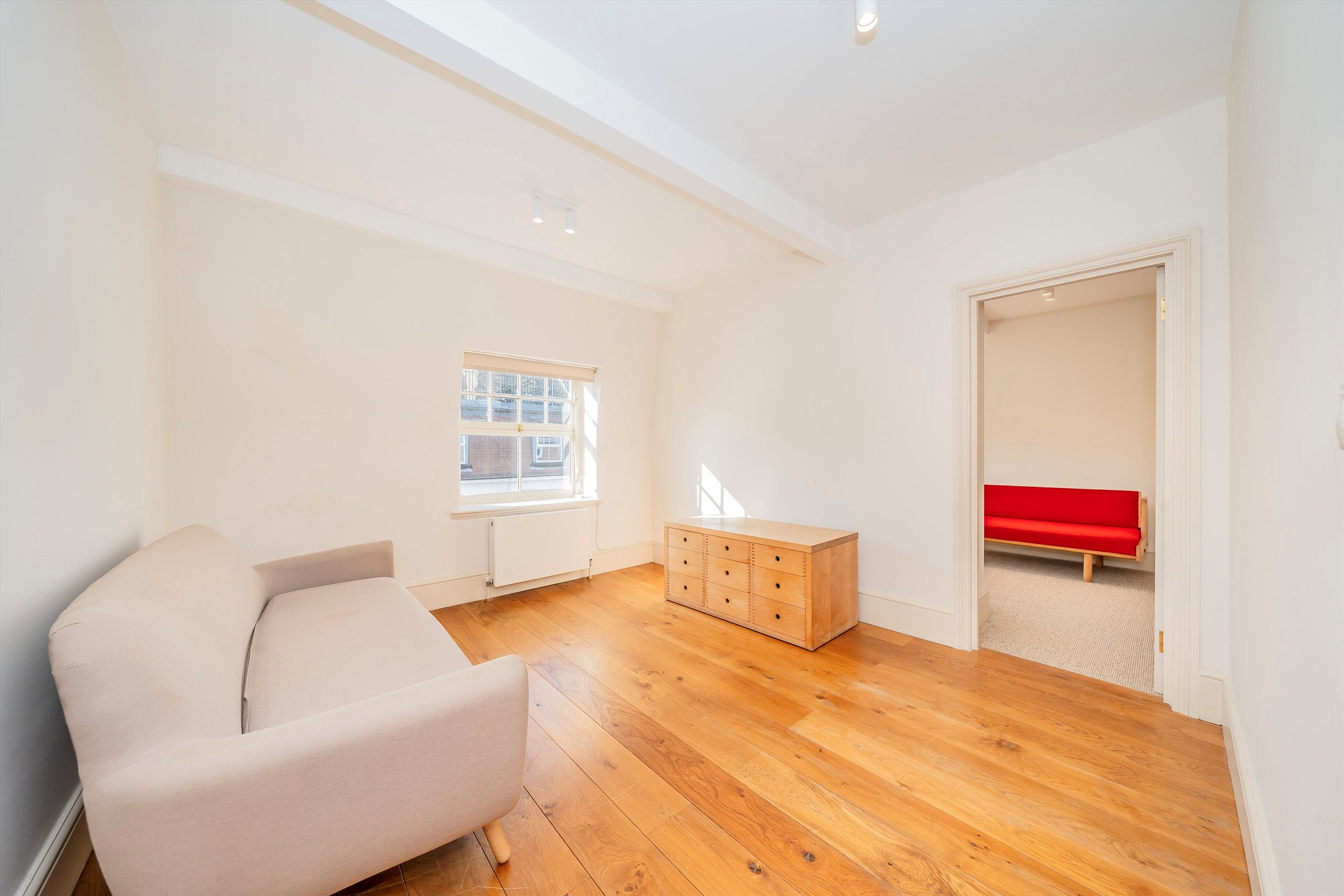 Flat Walton Street in Greater London