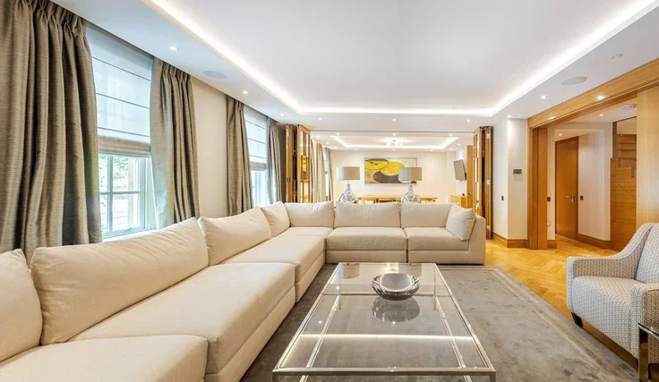 Flat Upper Grosvenor Street in City of Westminster