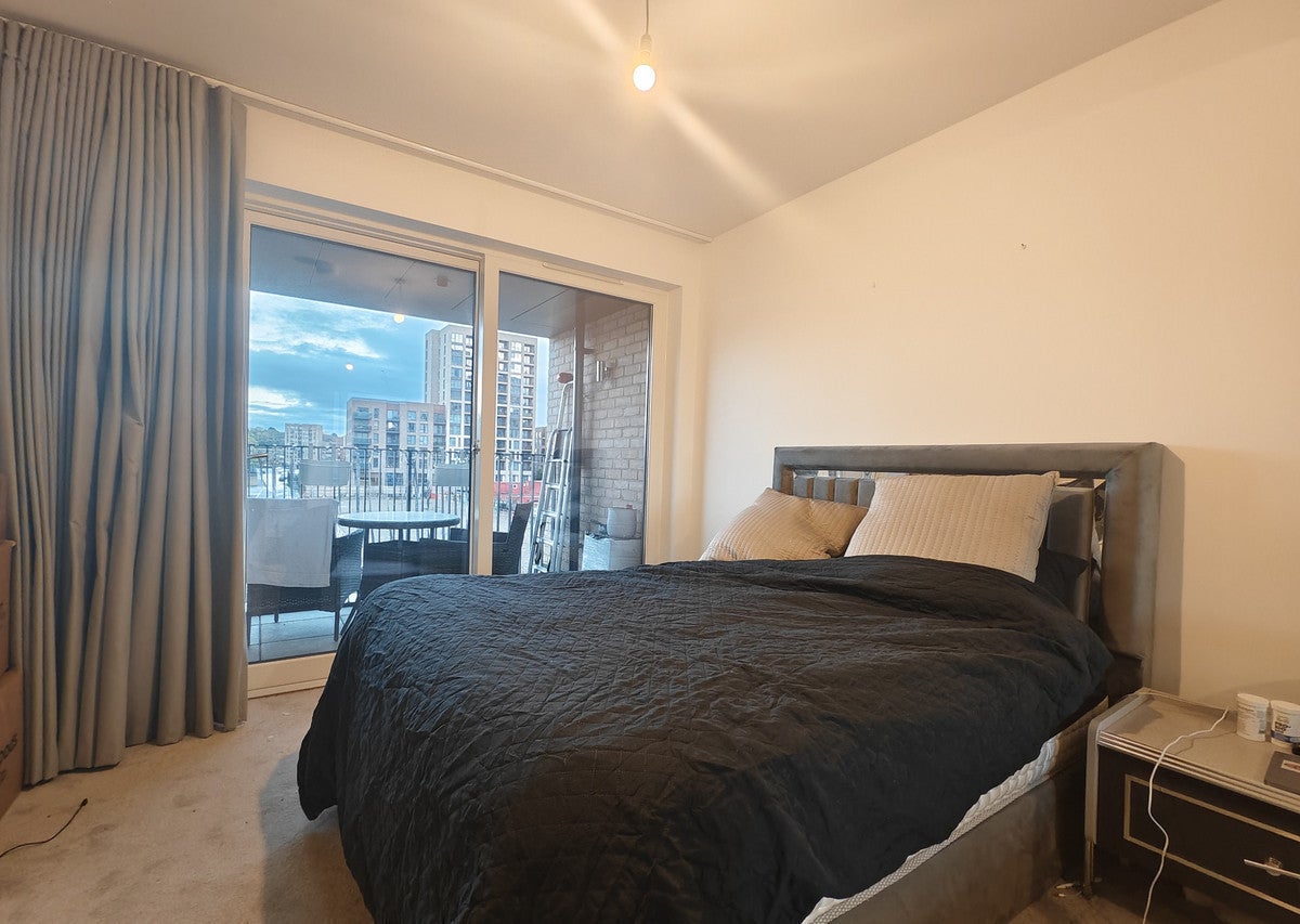Flat Colindale Gardens in Greater London