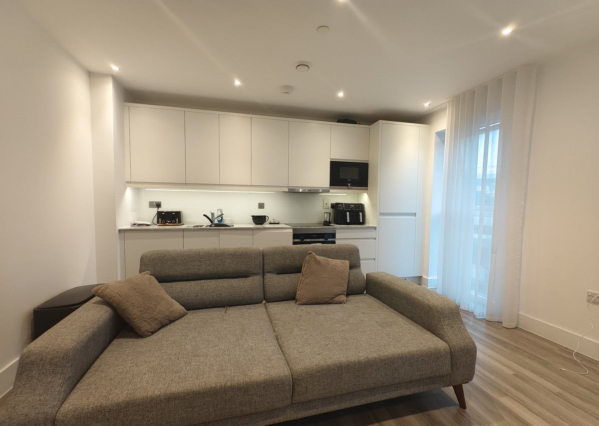 Flat Colindale Gardens in Greater London