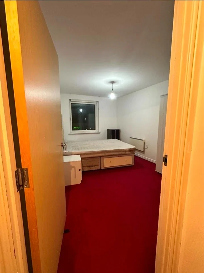 Flat Prince Regent Road in Greater London