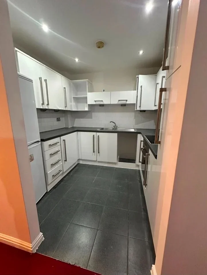 Flat Prince Regent Road in Greater London