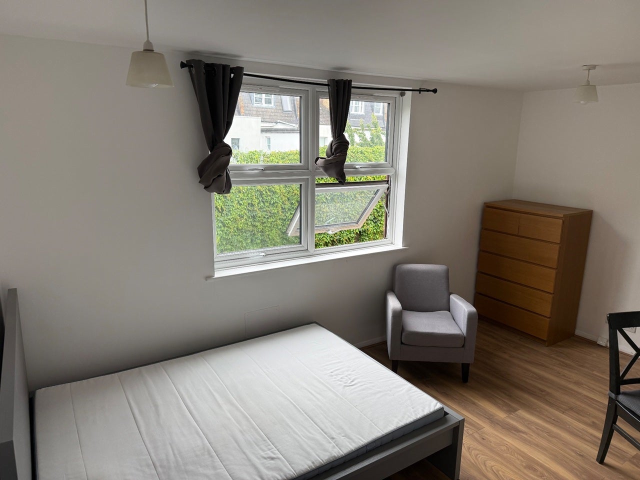 Flat Spencer Mews in Greater London