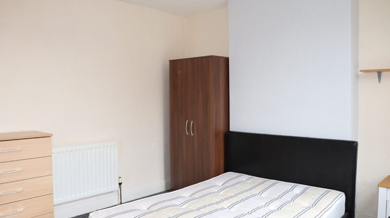 Room Sefton Road in Birmingham