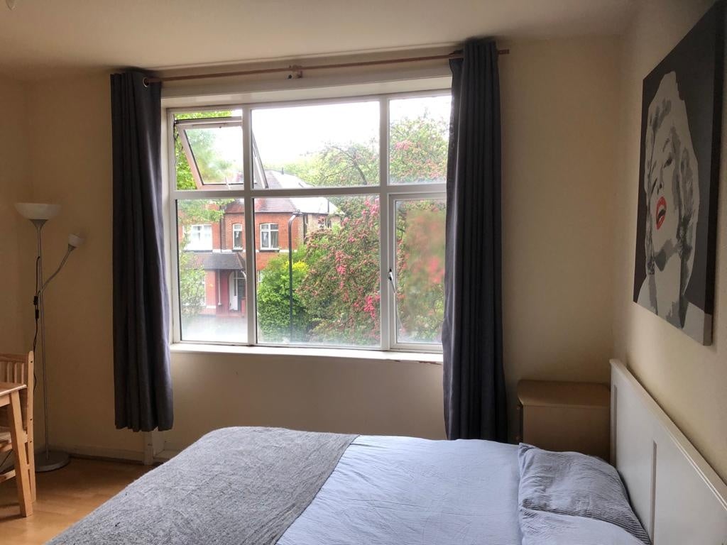 Flat Chatsworth Road in Greater London