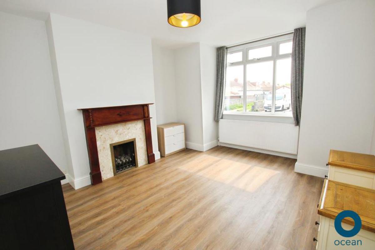 Flat Stradbrook Avenue in Bristol