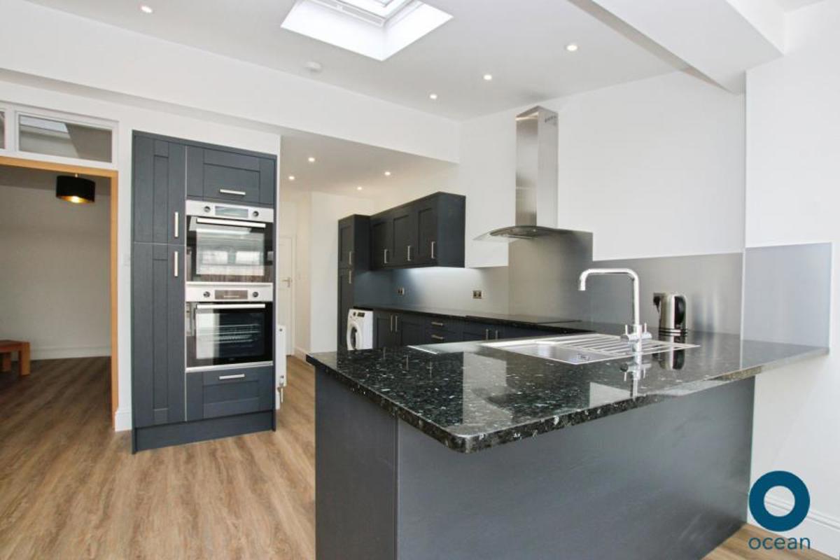 Flat Stradbrook Avenue in Bristol