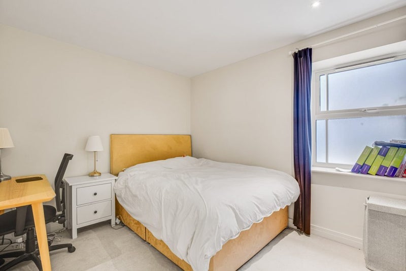Flat Havilland Mews in Greater London