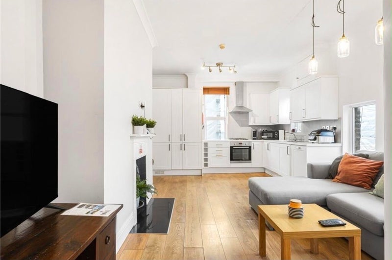 Room Holmleigh Road in Greater London