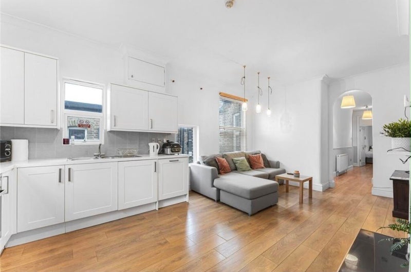 Room Holmleigh Road in Greater London