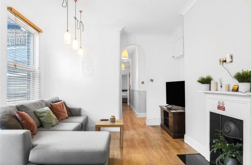 Room Holmleigh Road in Greater London