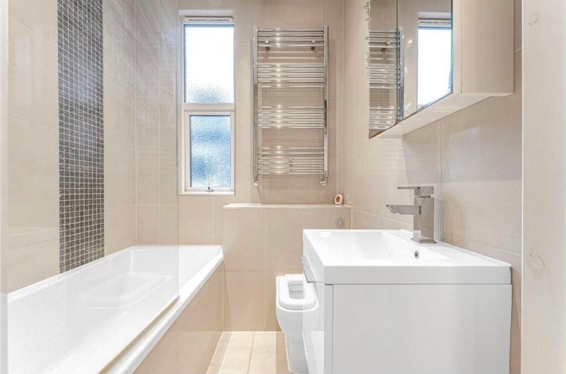 Room Holmleigh Road in Greater London